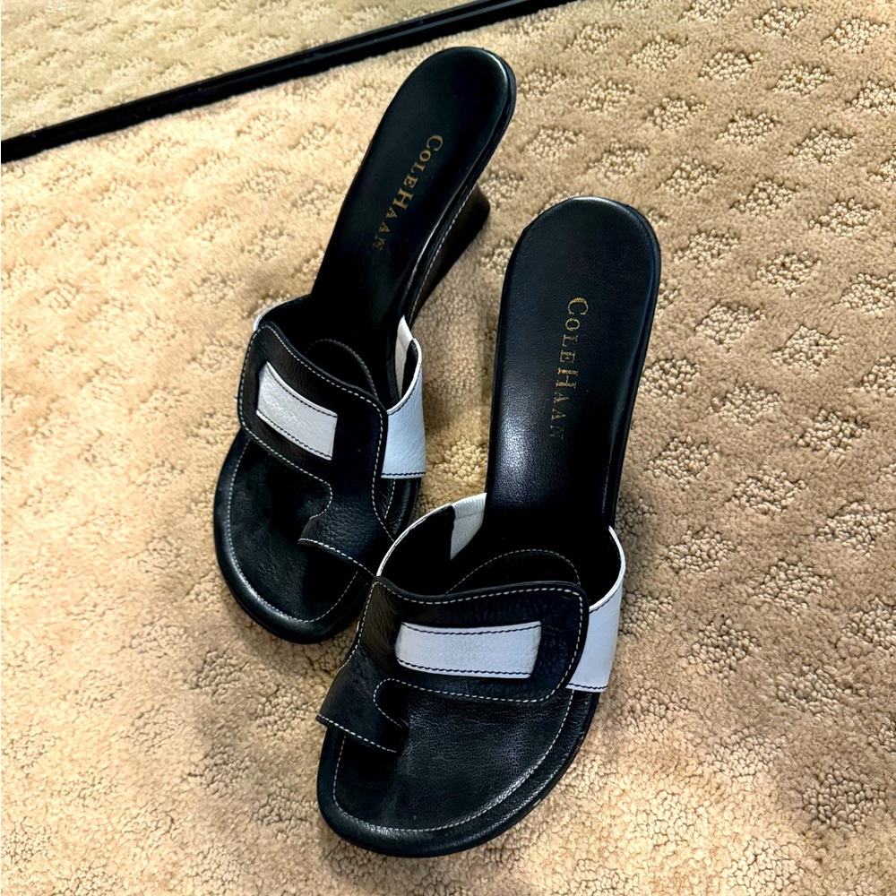 COLE HAAN Women’s Black & White Leather Wedge Slides 9M